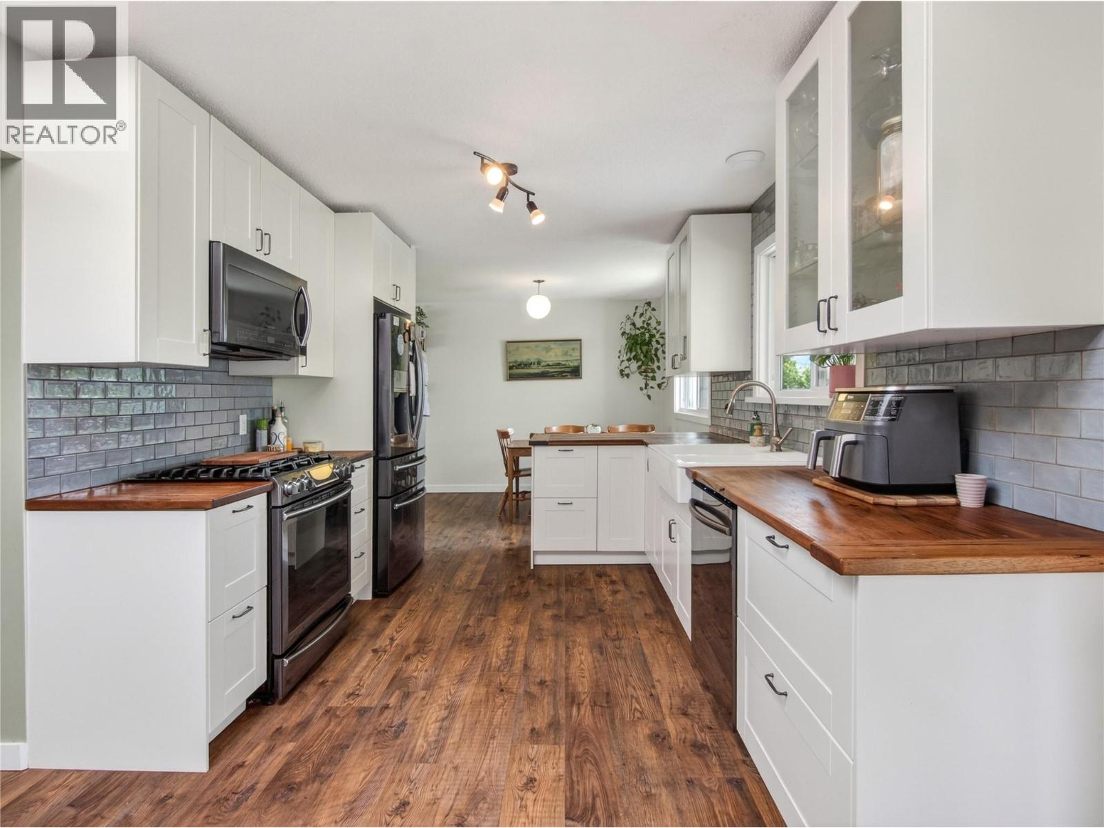 165 McCulloch Drive - 9
