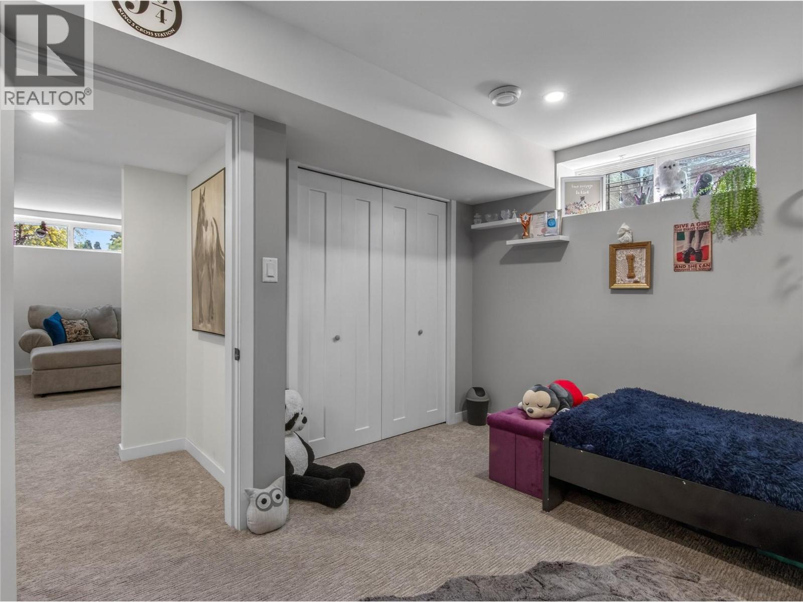 165 McCulloch Drive - 27