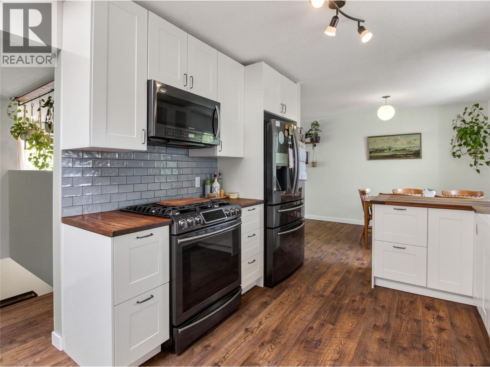 165 McCulloch Drive - 11