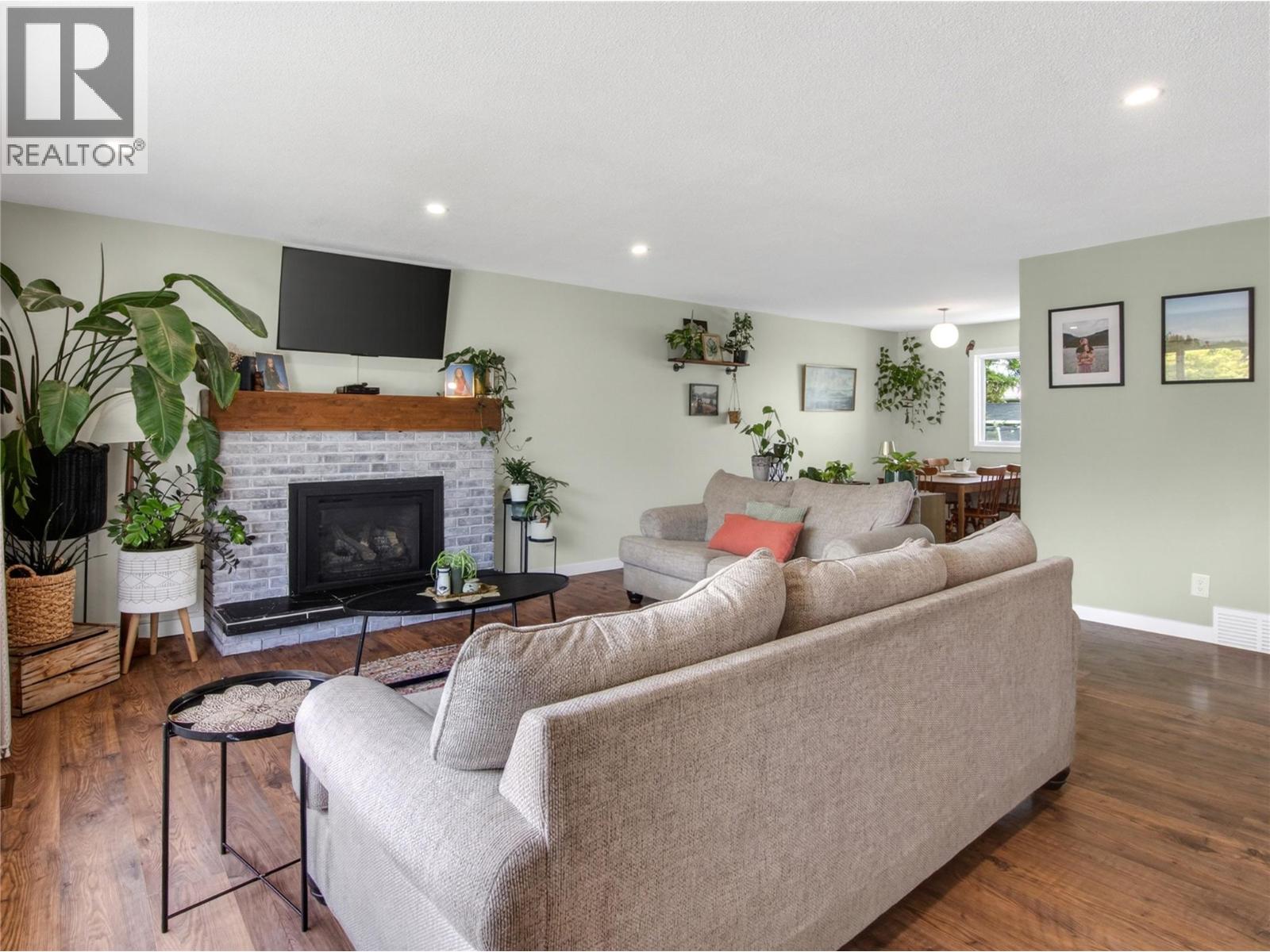 165 McCulloch Drive - 6