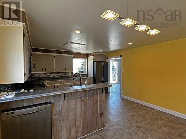 593 Veterans Memorial Drive - 18