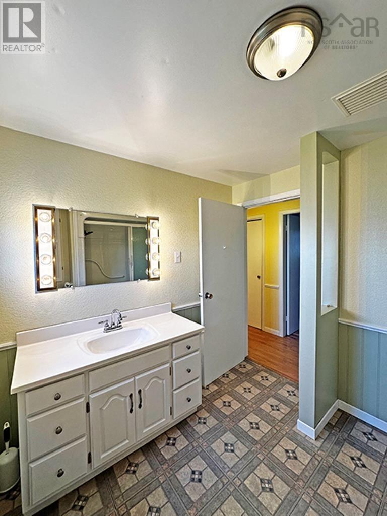 593 Veterans Memorial Drive - 24