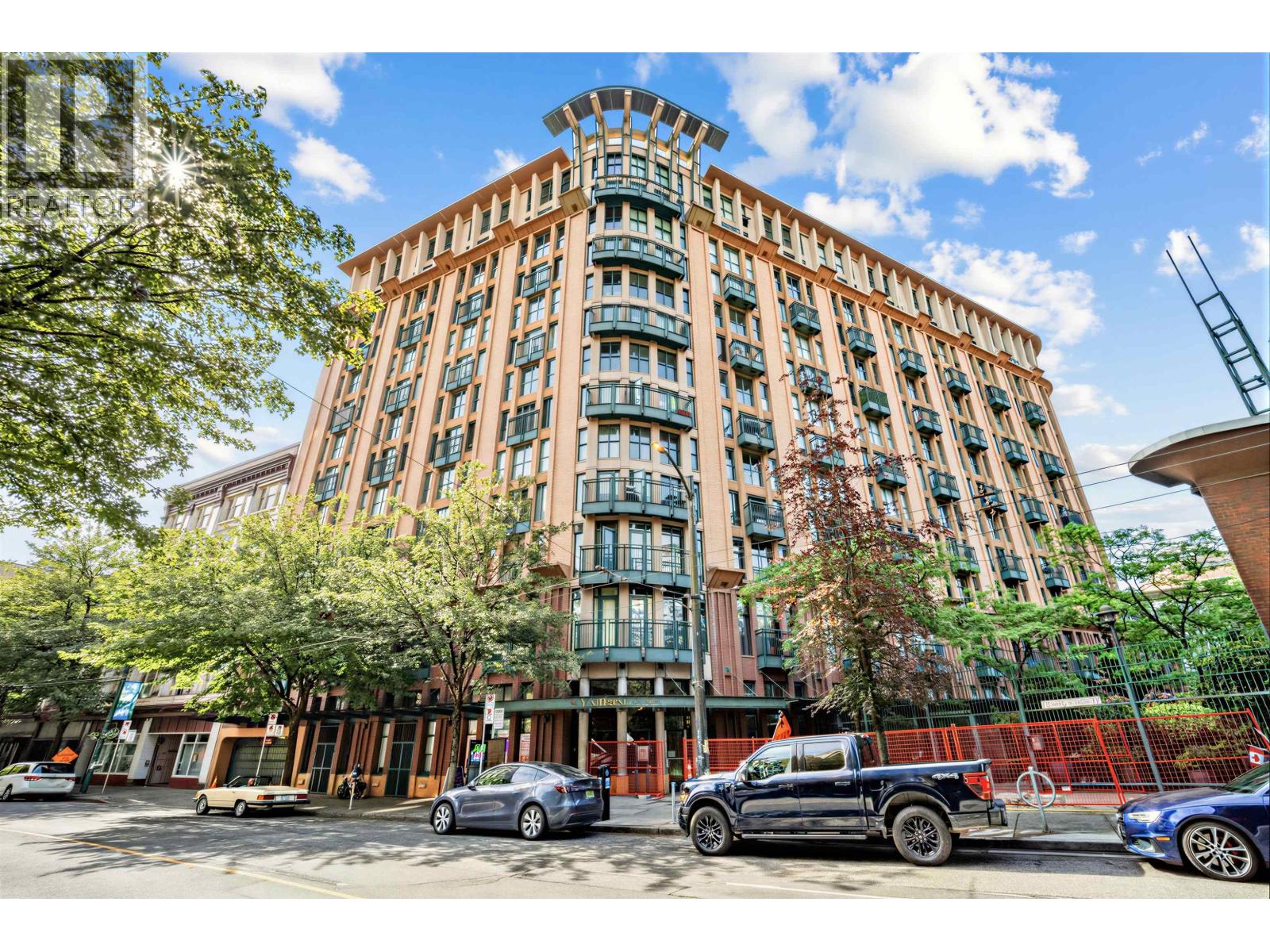 302 22 E CORDOVA STREET