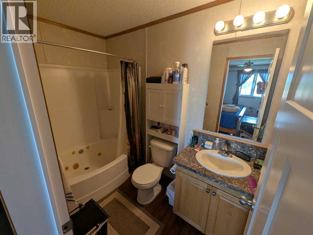 4915 1 Street - 25