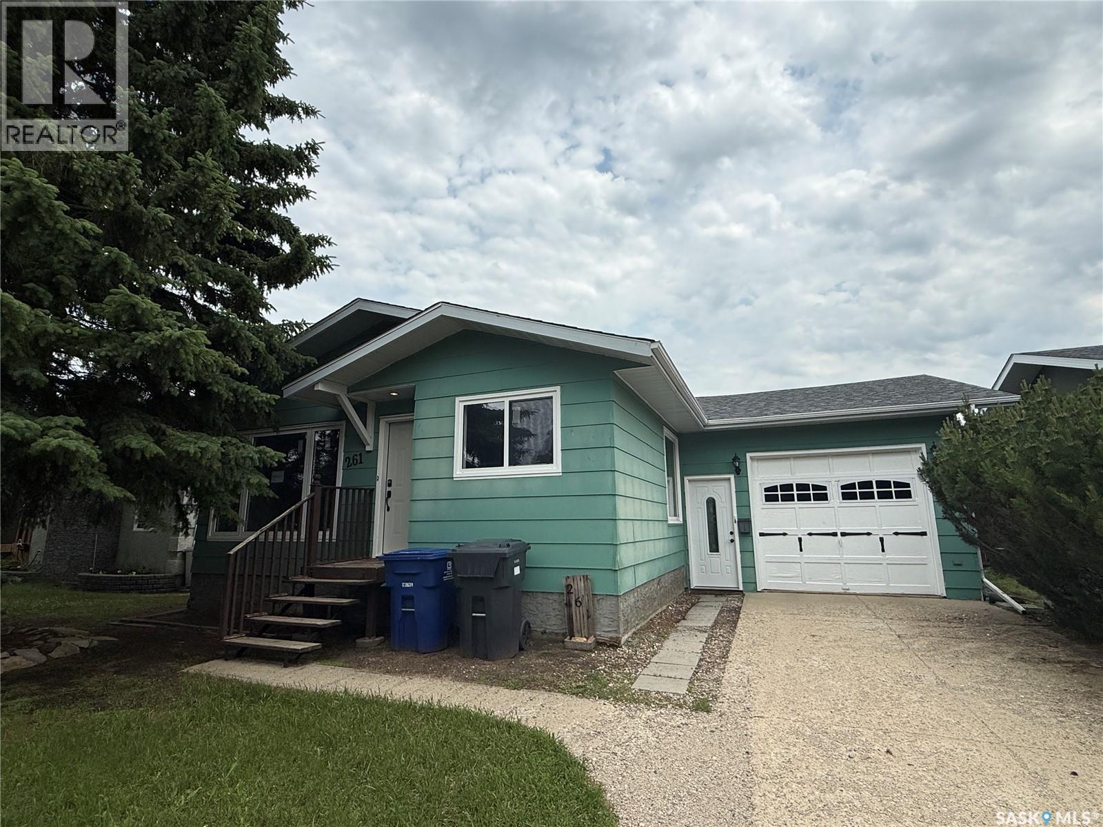 261 Bean CRESCENT - 1