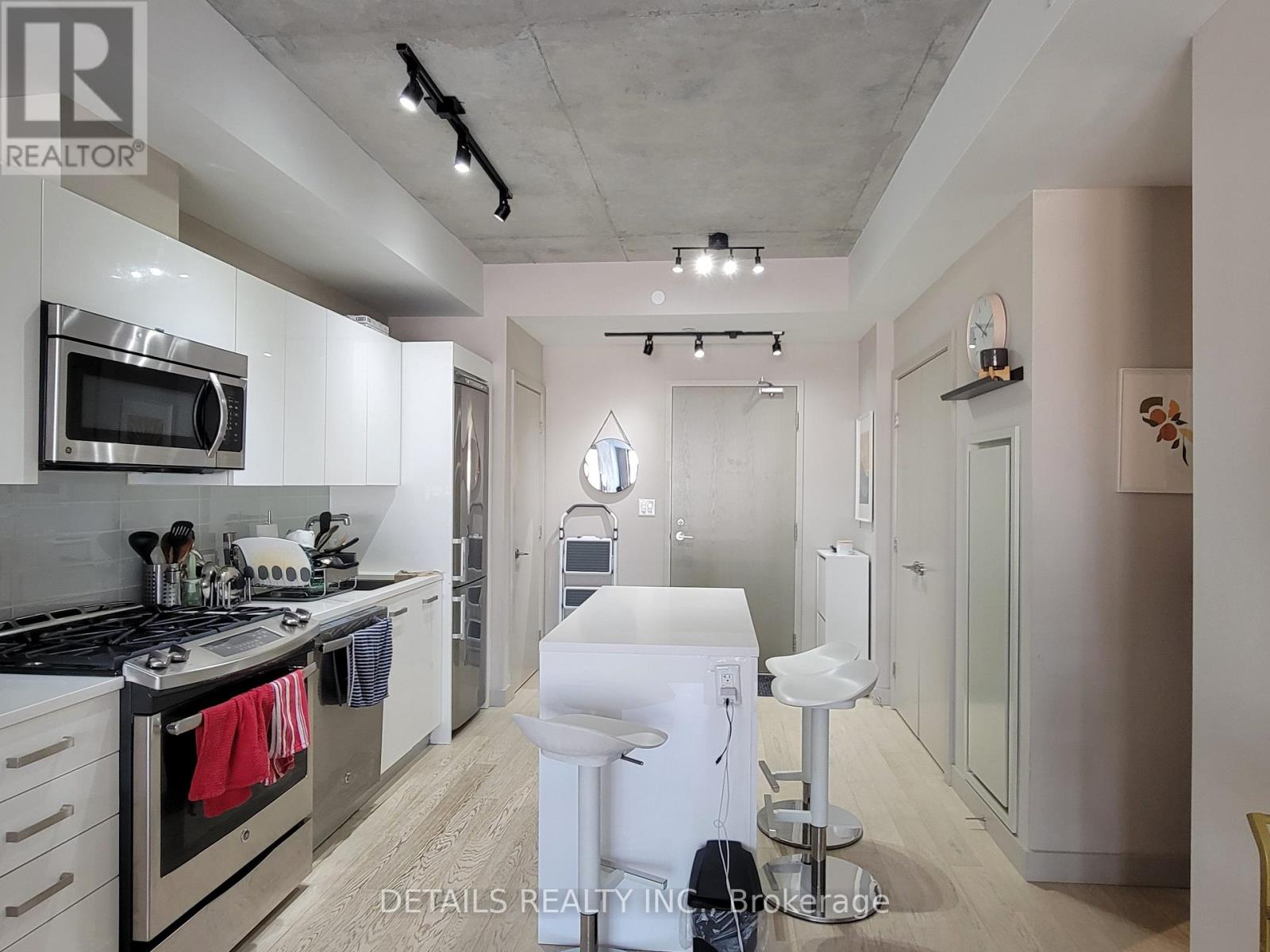 #812 224 LYON STREET N - 13