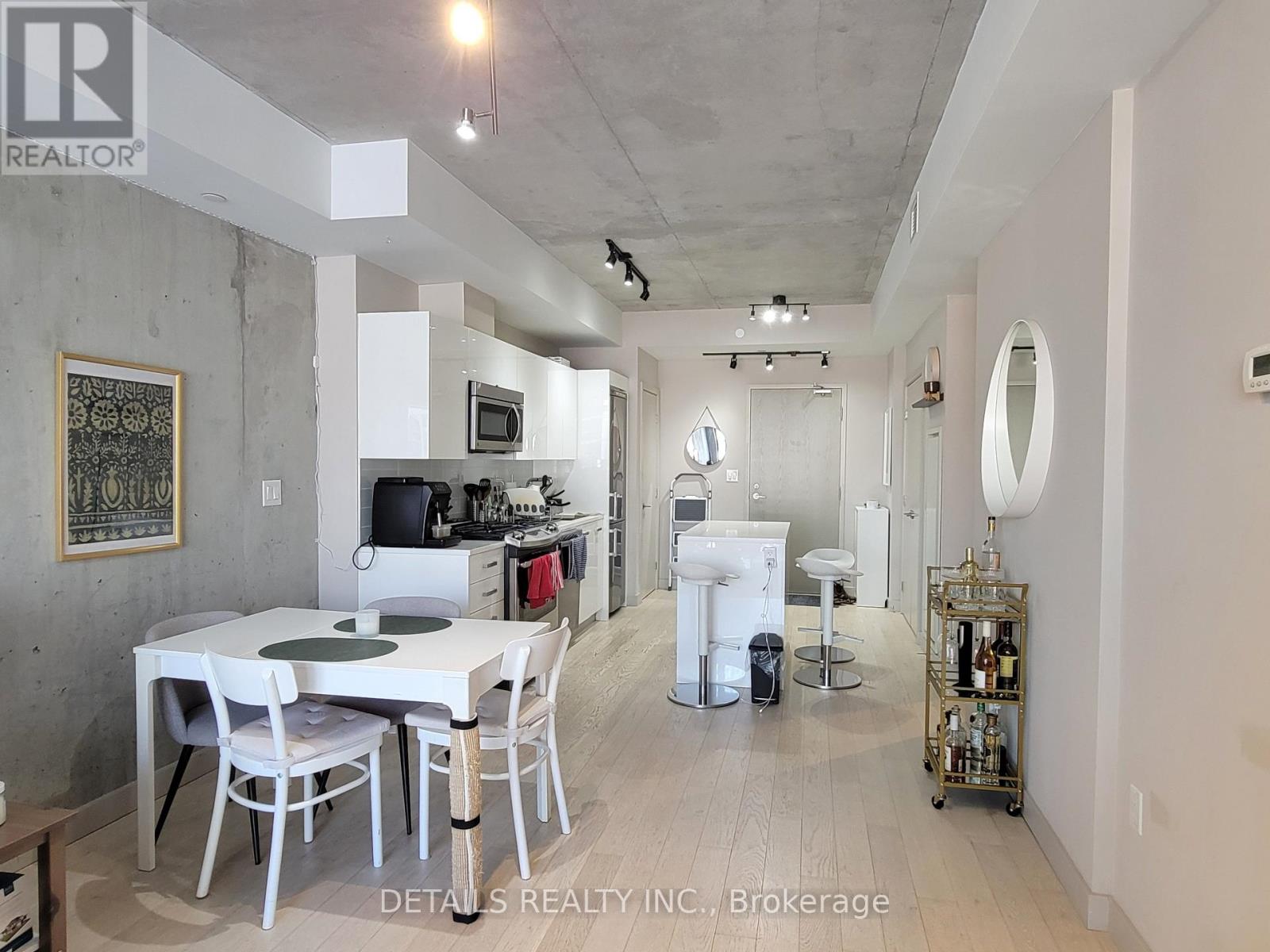 #812 224 LYON STREET N - 11