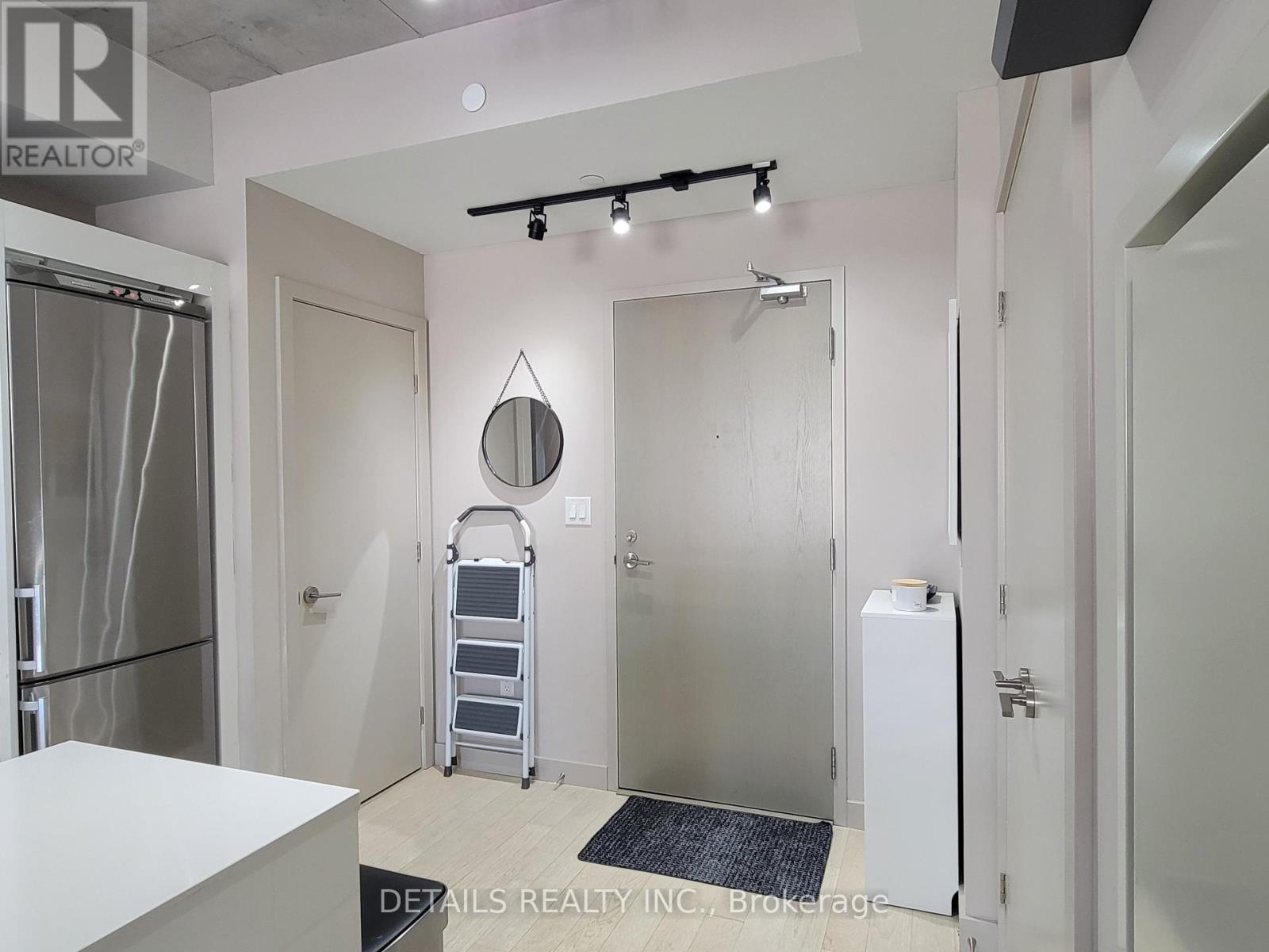 #812 224 LYON STREET N - 22
