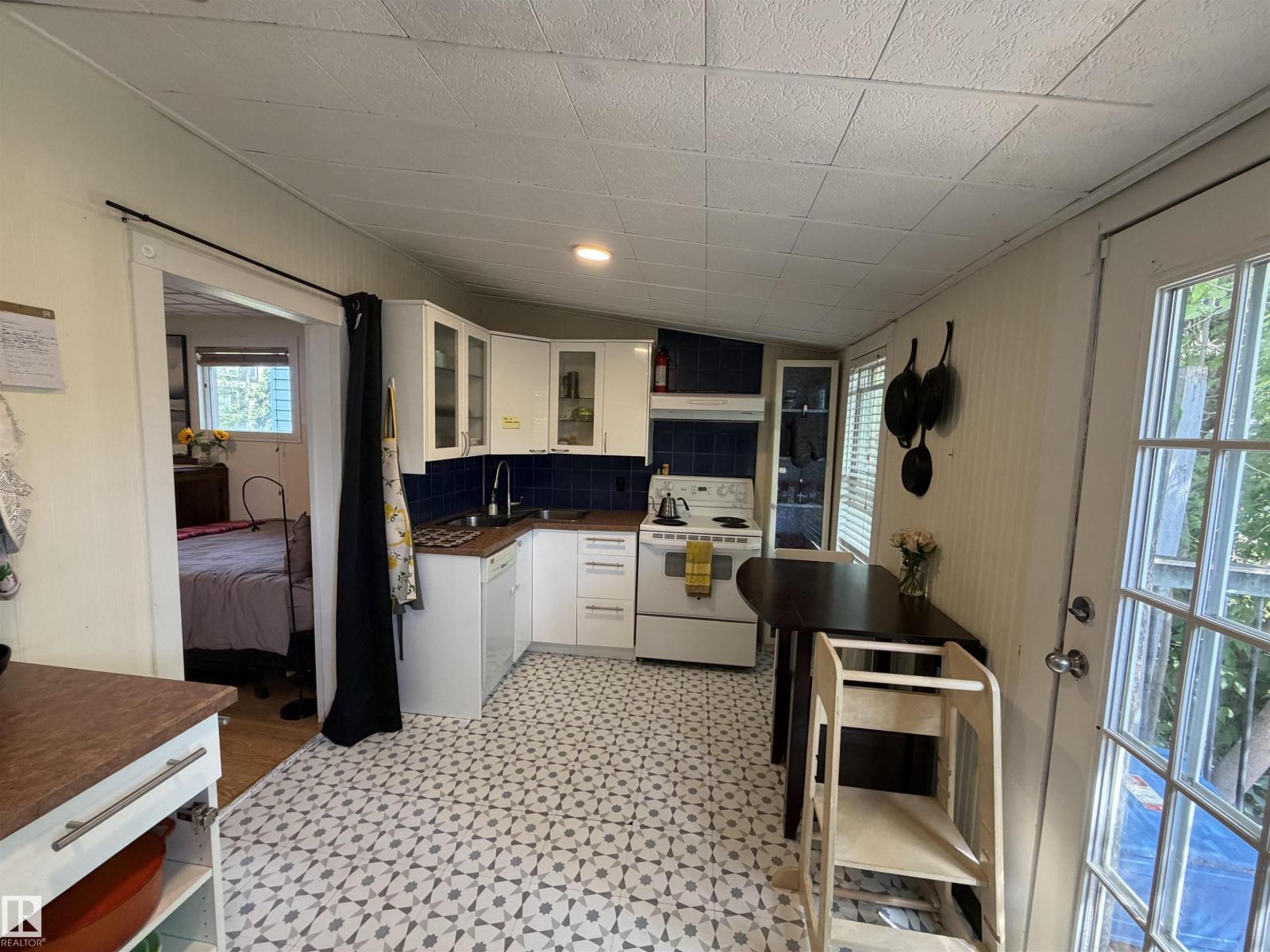 11427 125 ST NW - photo 2