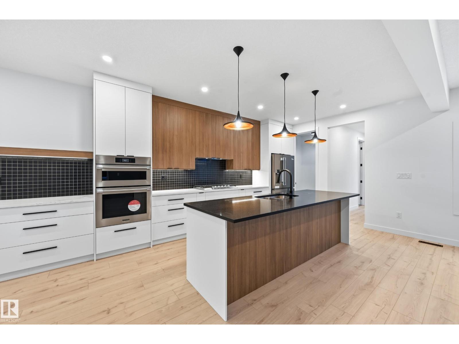 11121 51 ST NW - 12