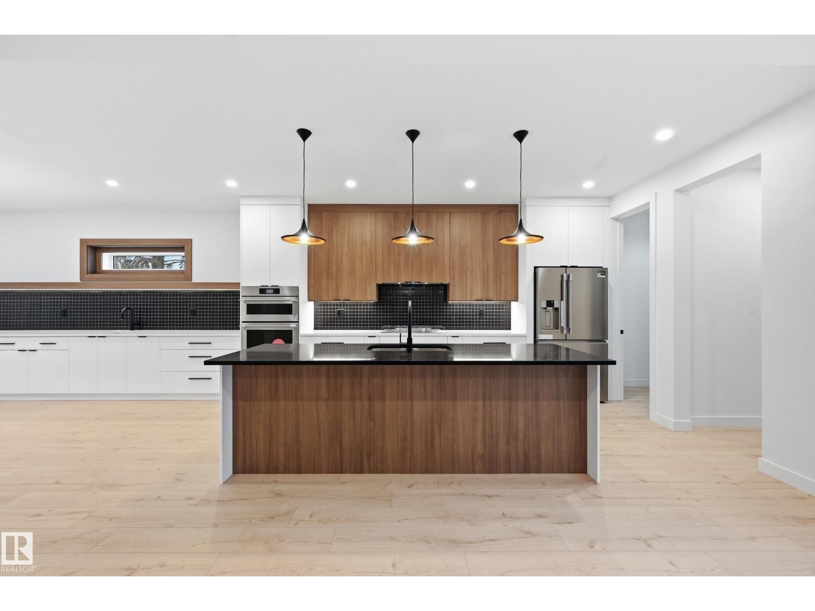 11121 51 ST NW - 14