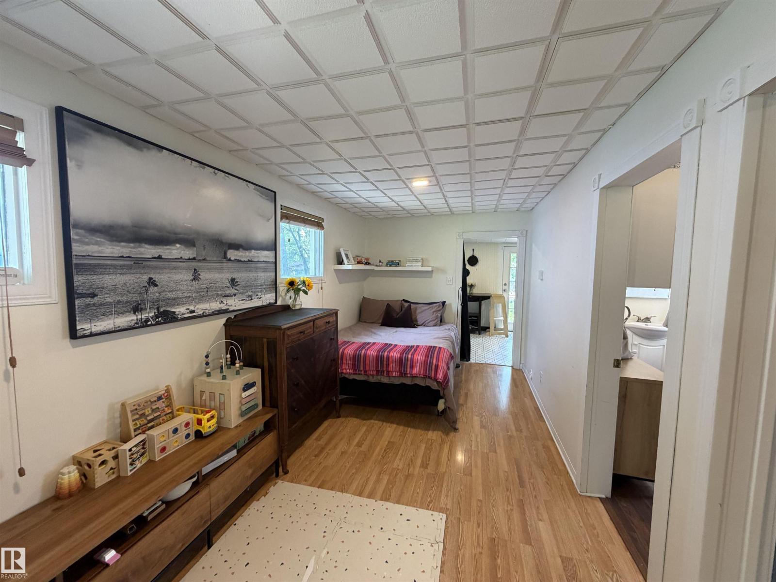 11427 125 ST NW - 10