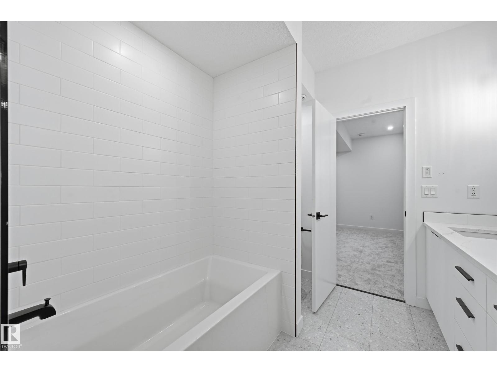 11121 51 ST NW - 48