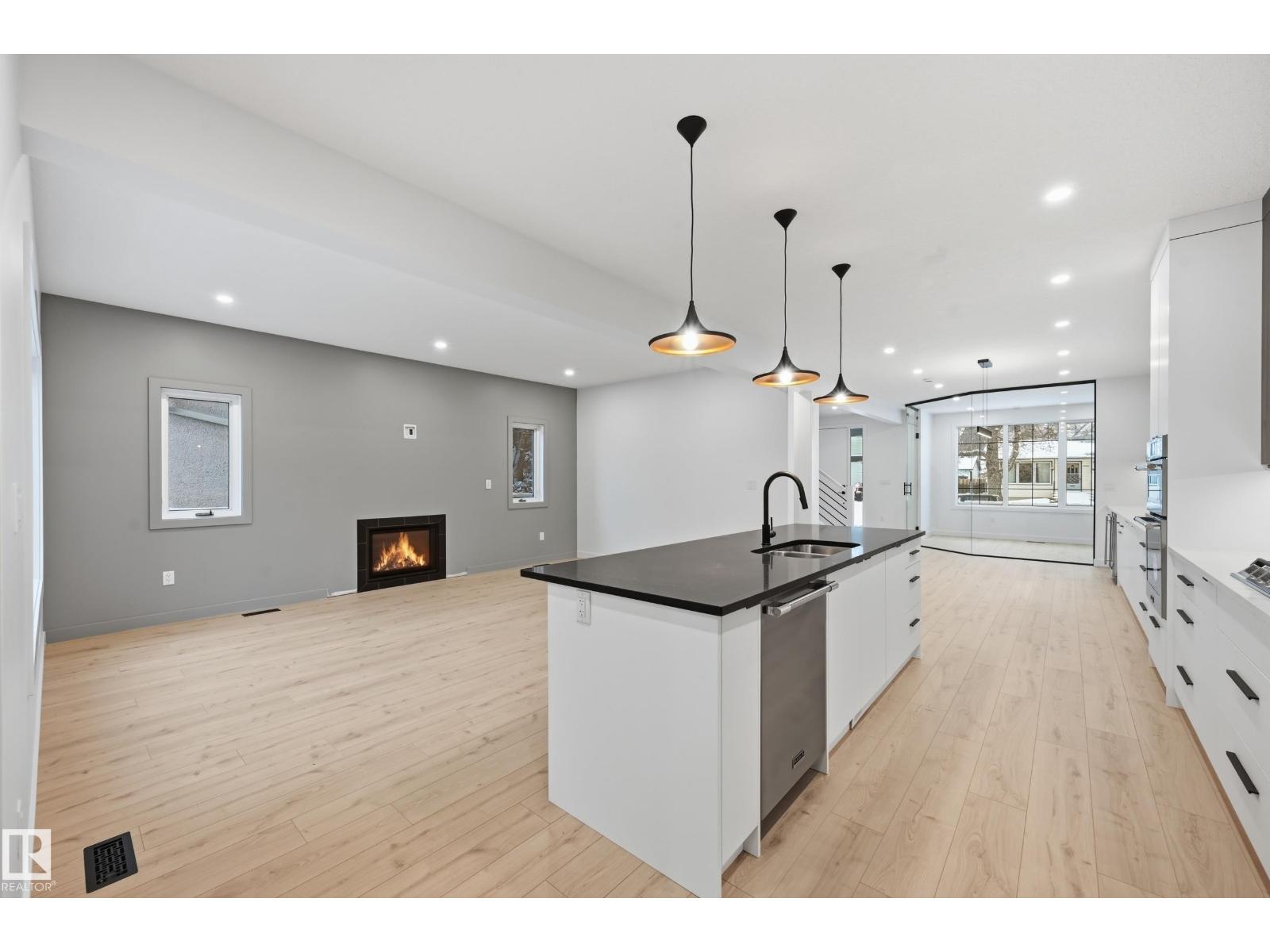 11121 51 ST NW - 17