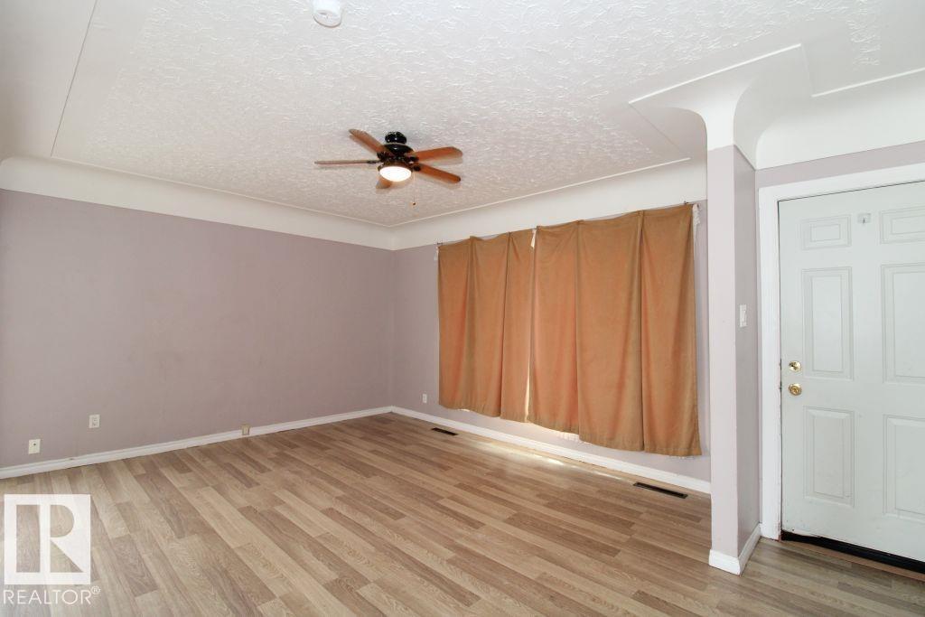 12041 86 ST NW - 3