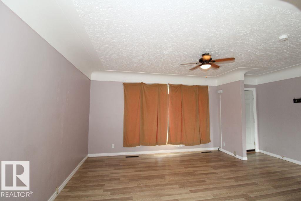 12041 86 ST NW - 4
