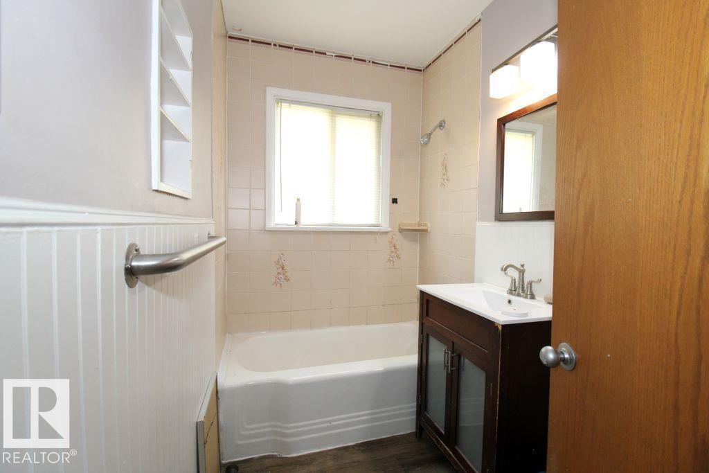 12041 86 ST NW - 15