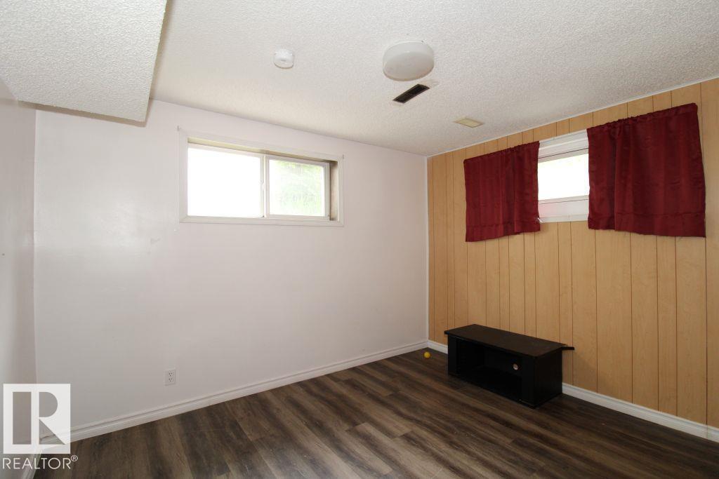 12041 86 ST NW - 22