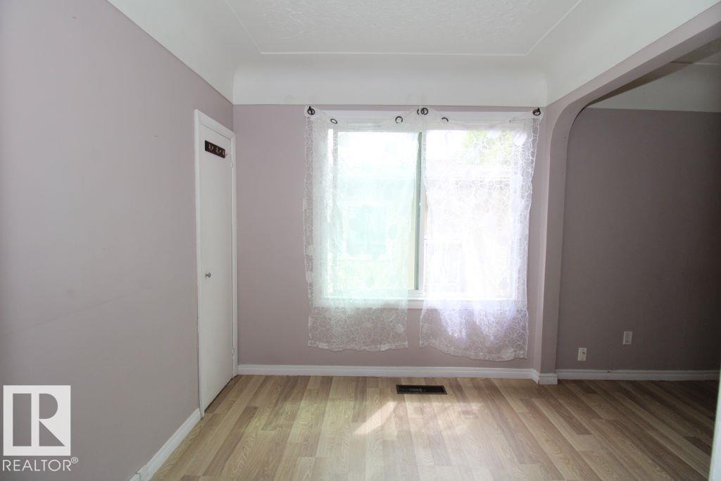 12041 86 ST NW - 9