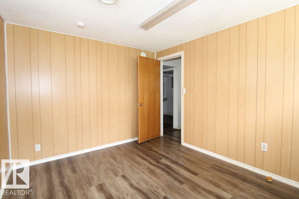 12041 86 ST NW - 21