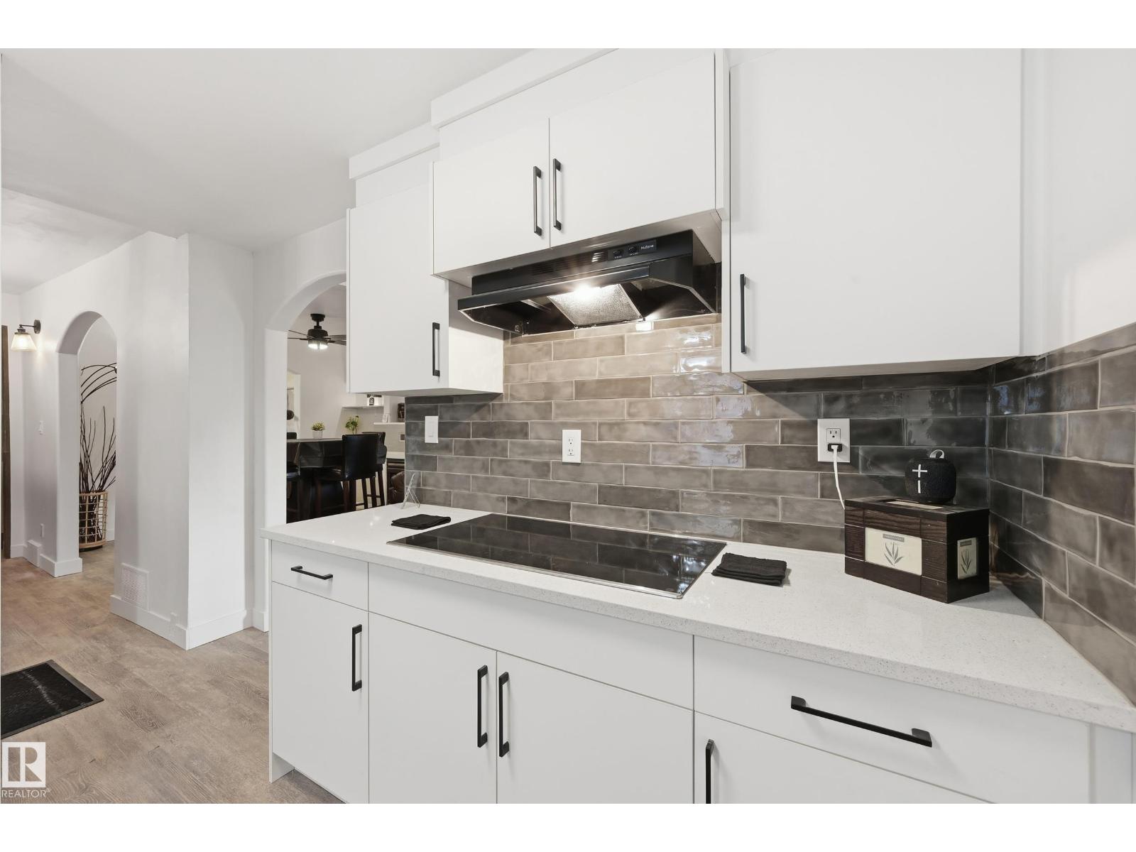 10656 93 ST NW - 16