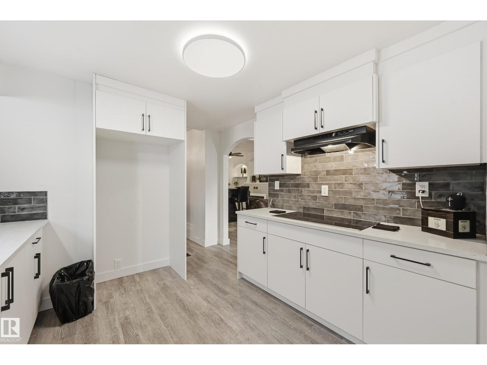 10656 93 ST NW - 18