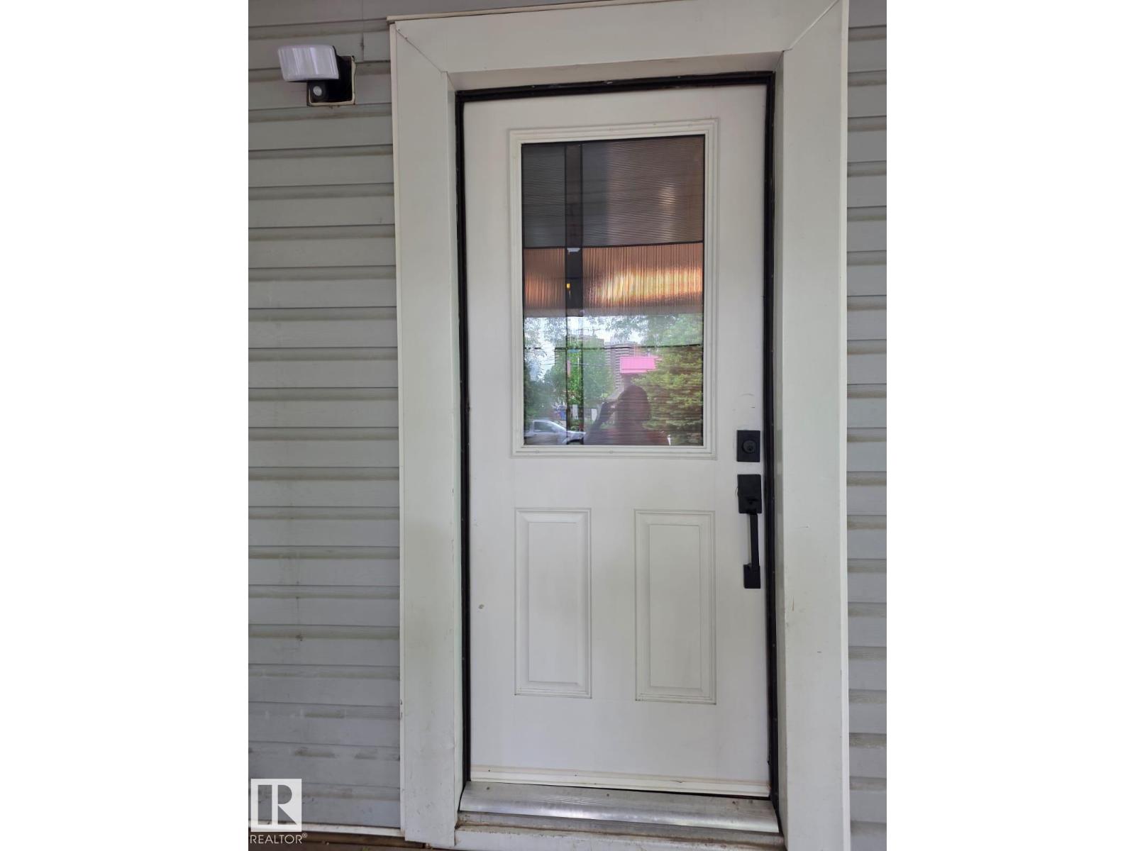 10656 93 ST NW - 3