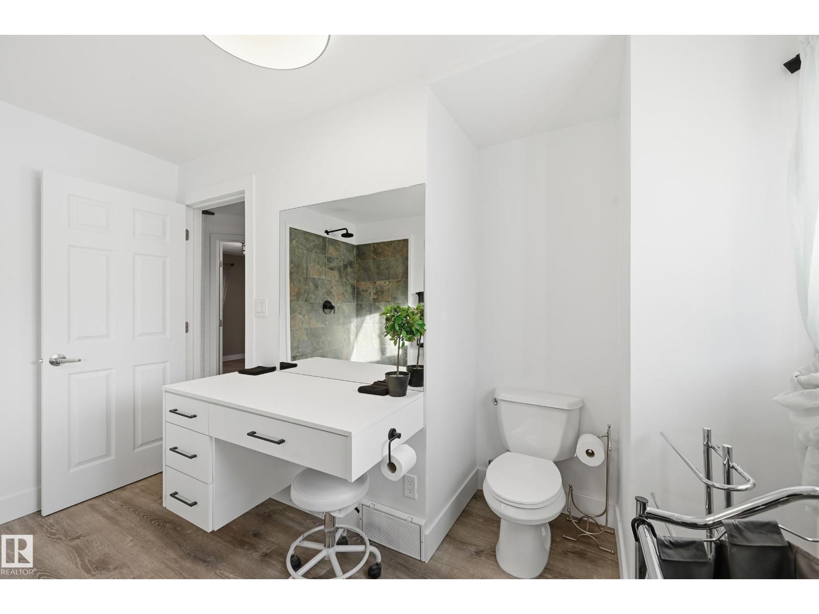 10656 93 ST NW - 32