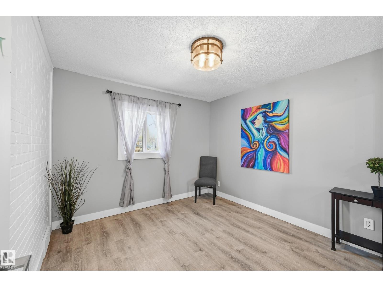 10656 93 ST NW - 27