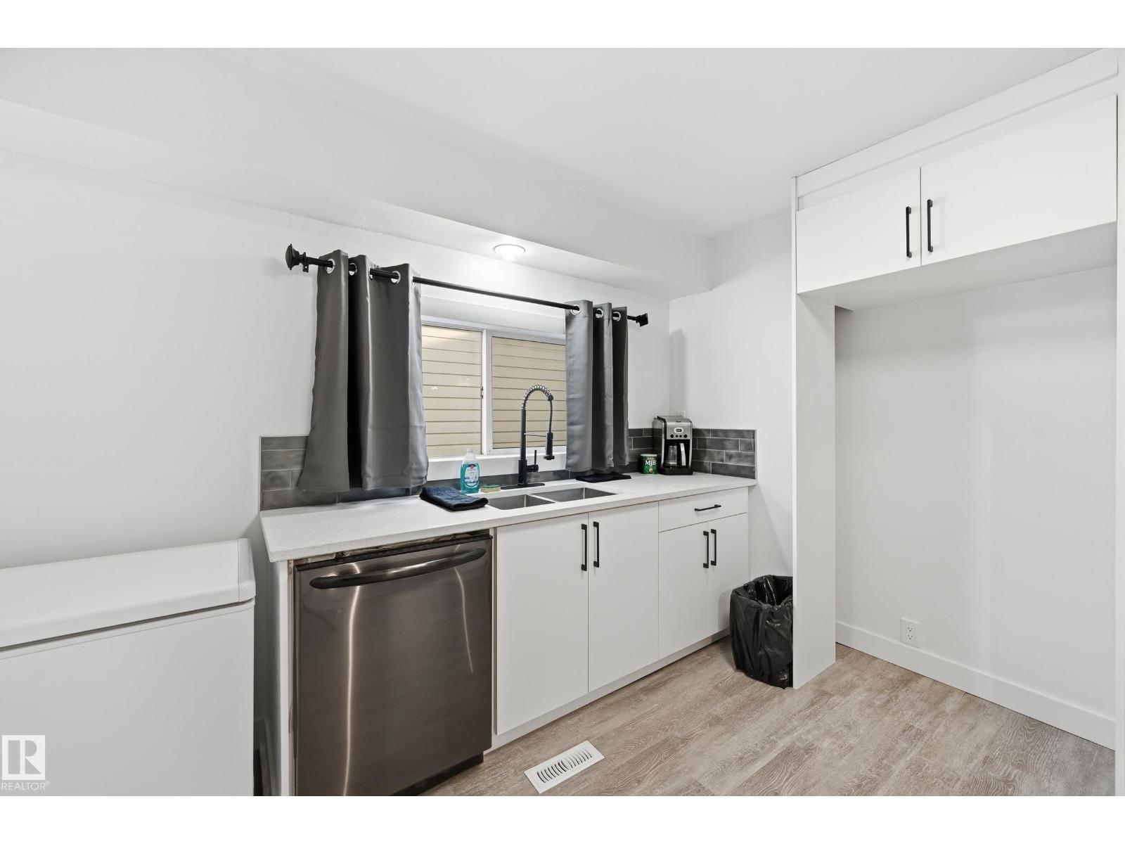 10656 93 ST NW - 20
