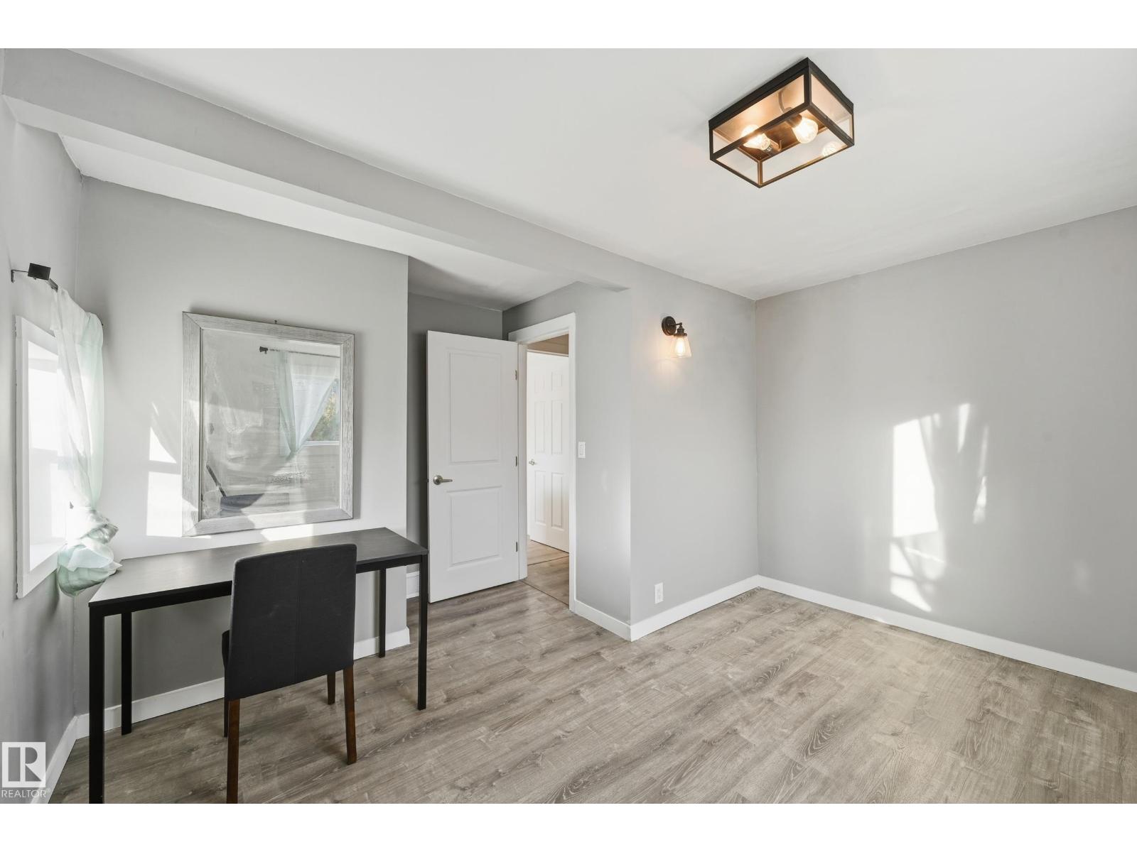 10656 93 ST NW - 22