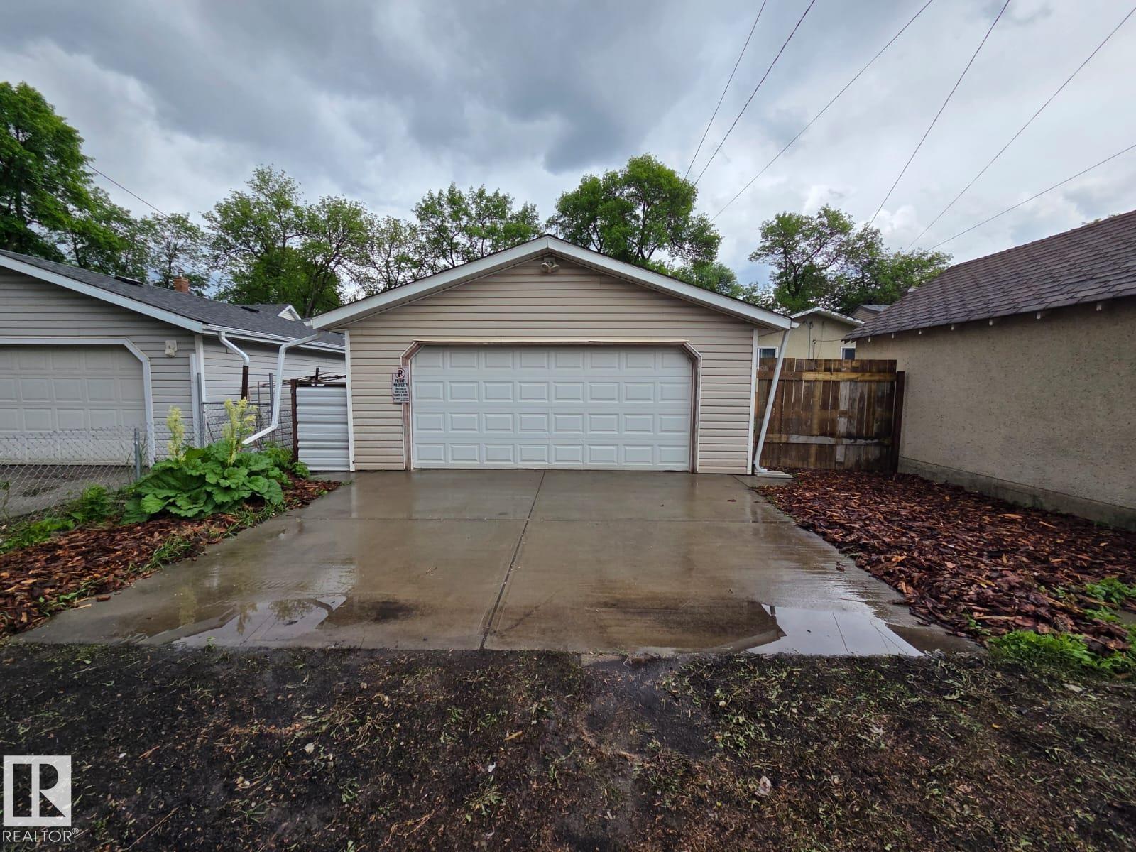 10656 93 ST NW - 47