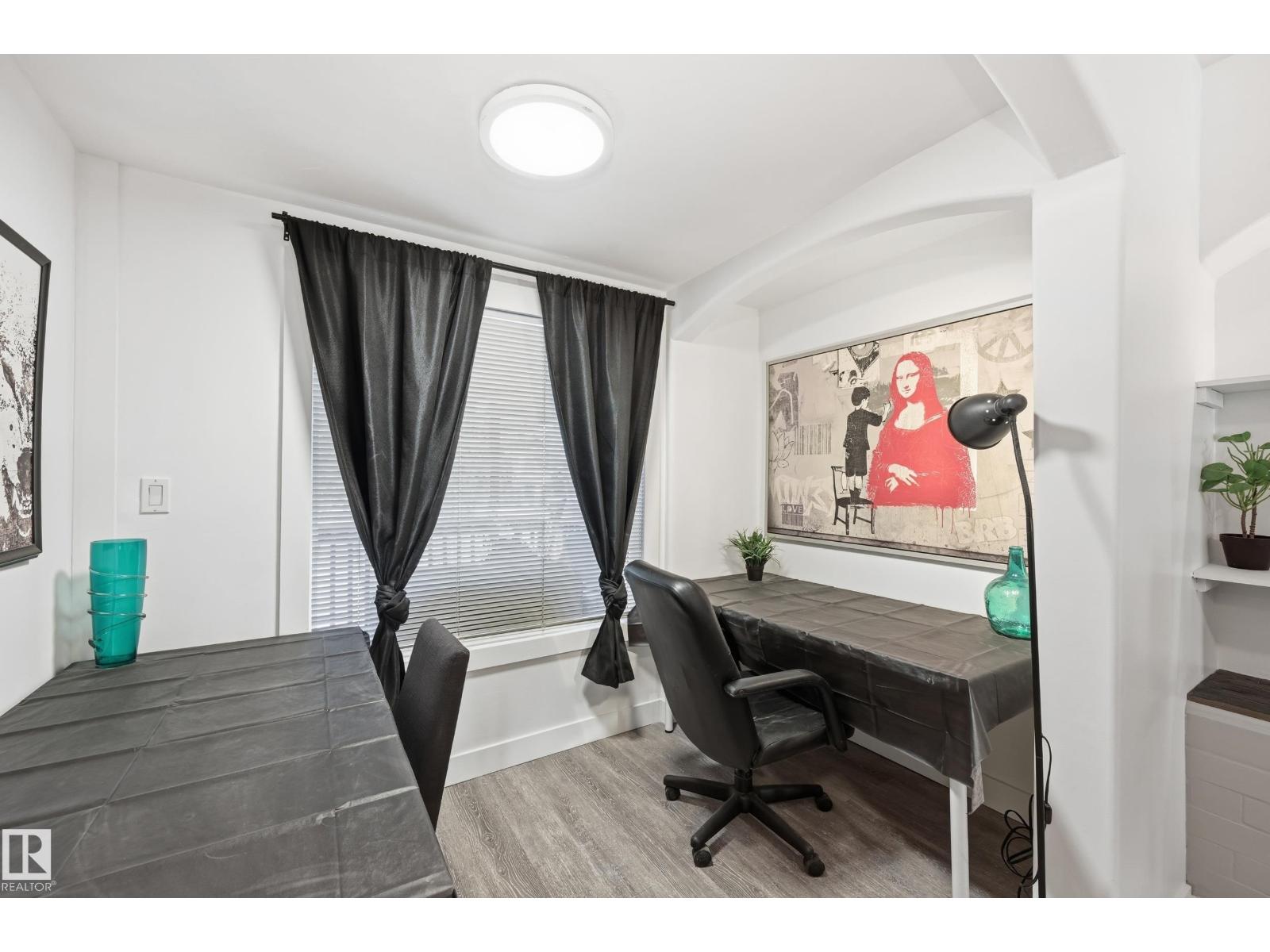 10656 93 ST NW - 23