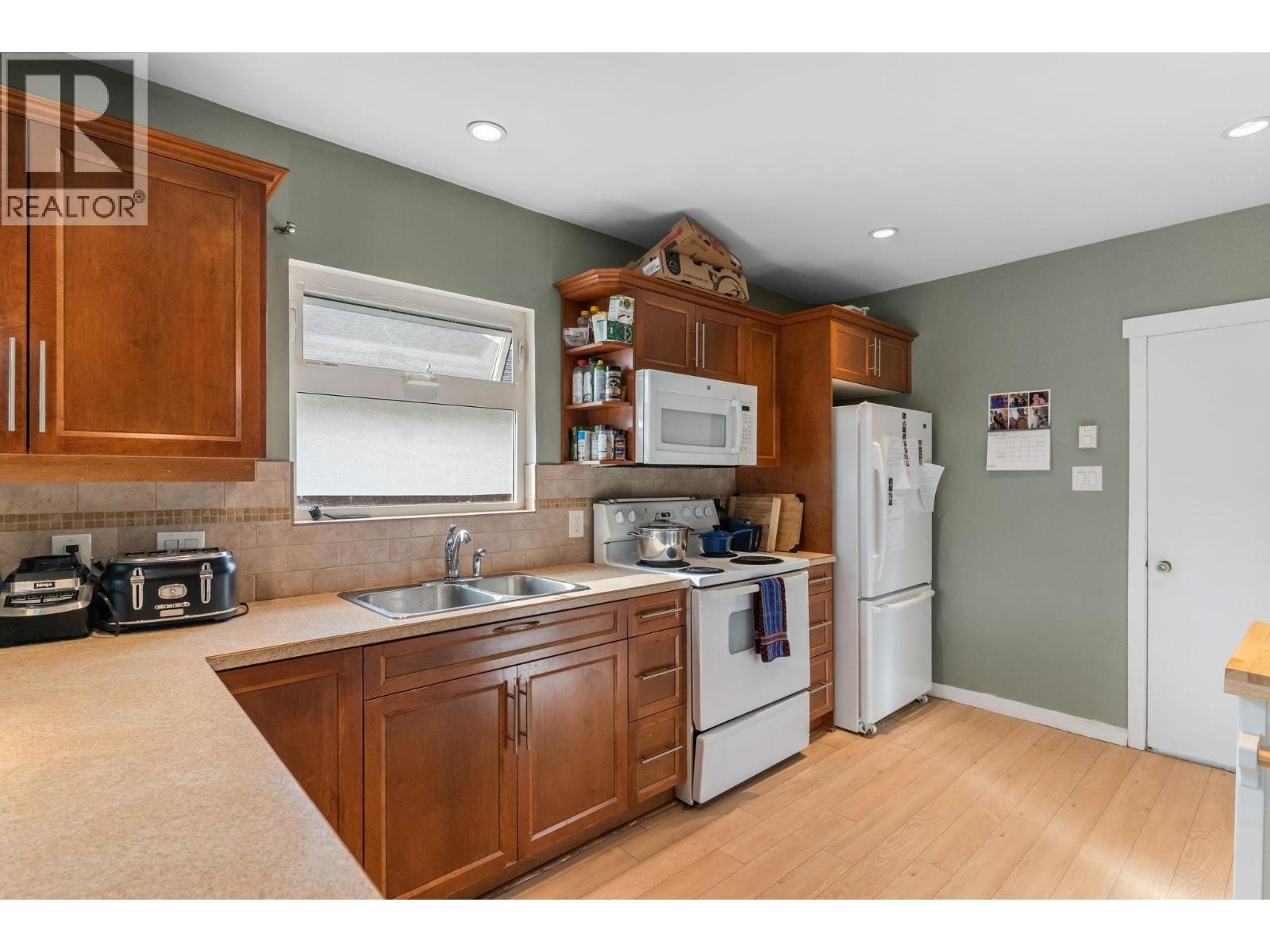 2284 Aberdeen Street - 9