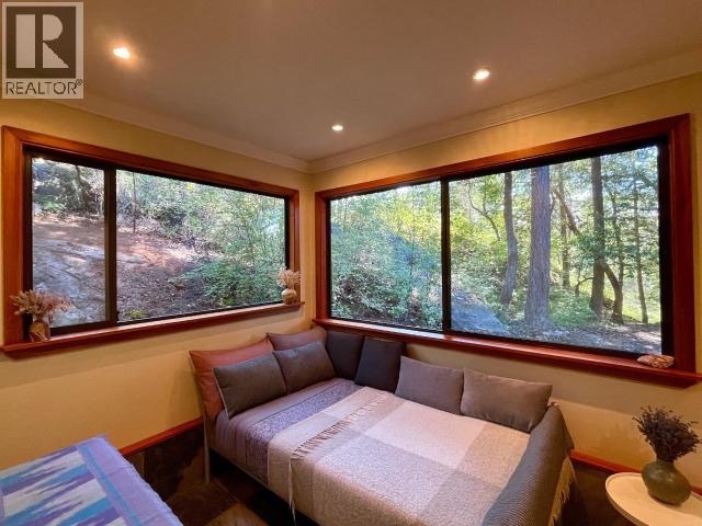 4108 HIGHWAY 101 - 25