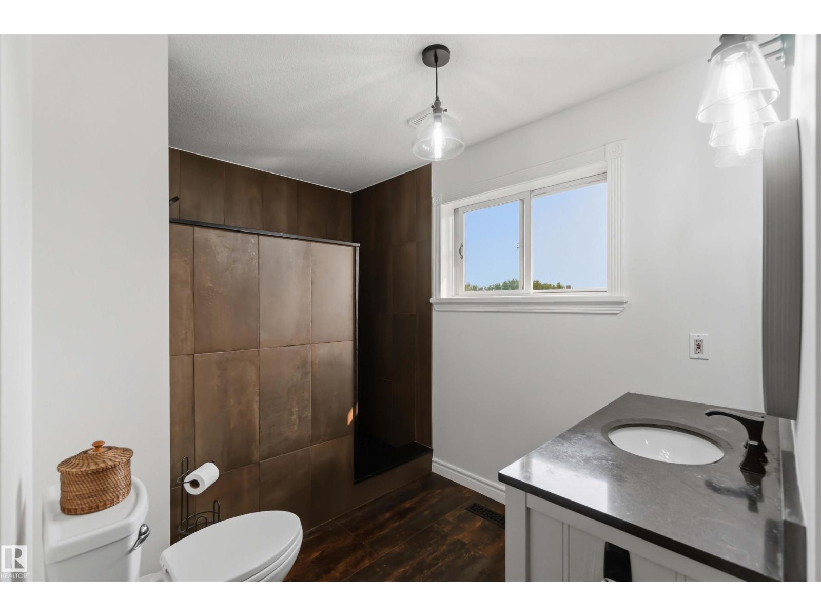 #205 52552 RGE ROAD 224 - 29