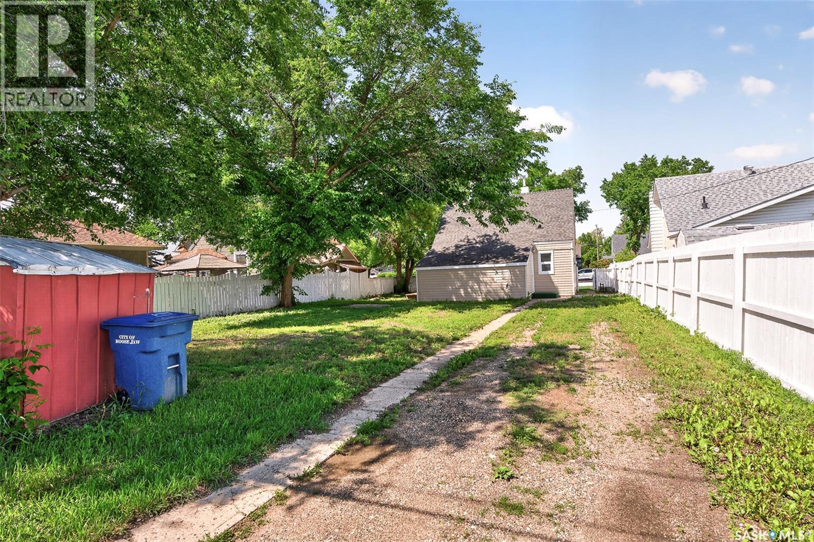 805 Athabasca STREET E - 10