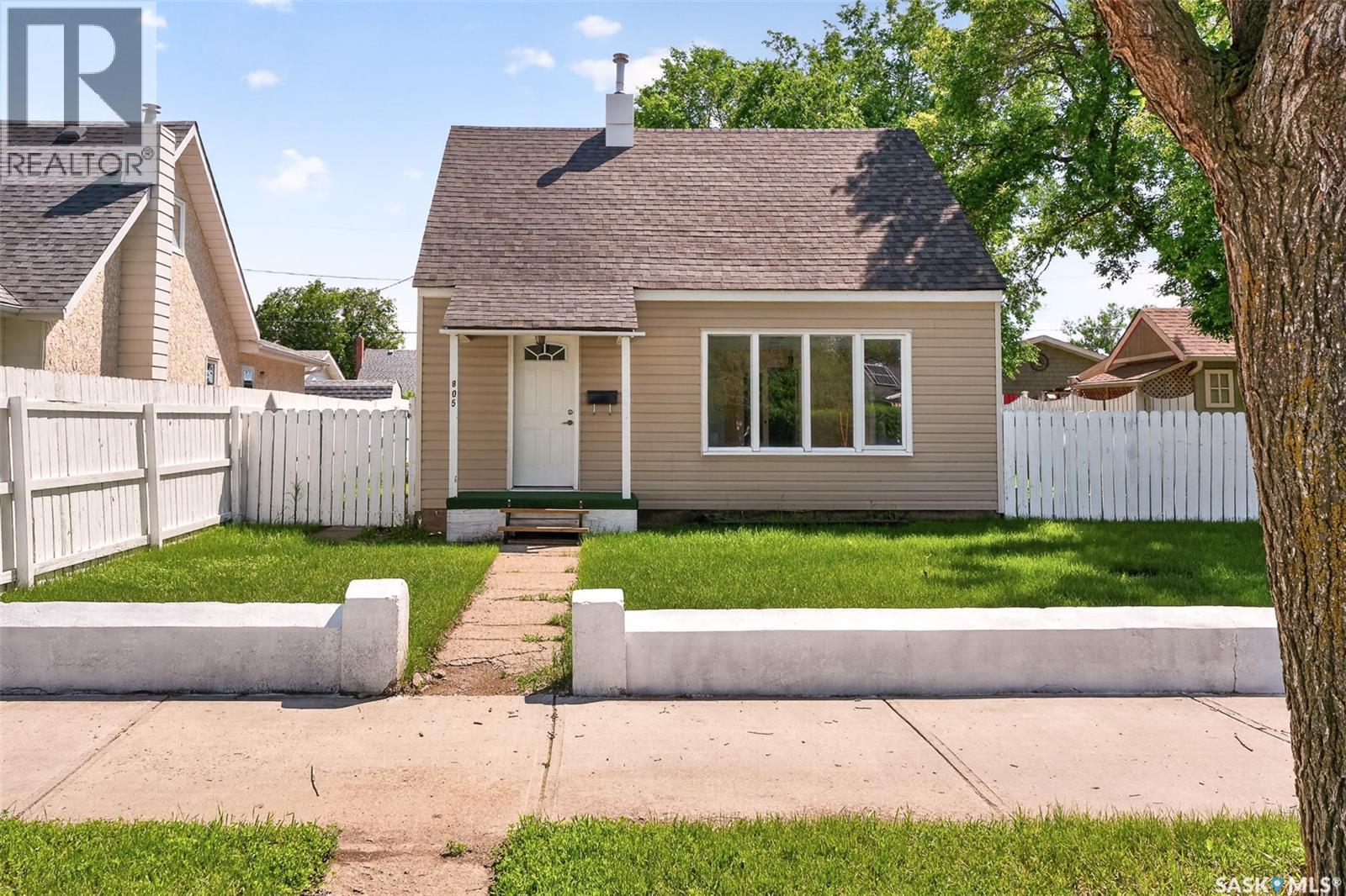 805 Athabasca STREET E - 3
