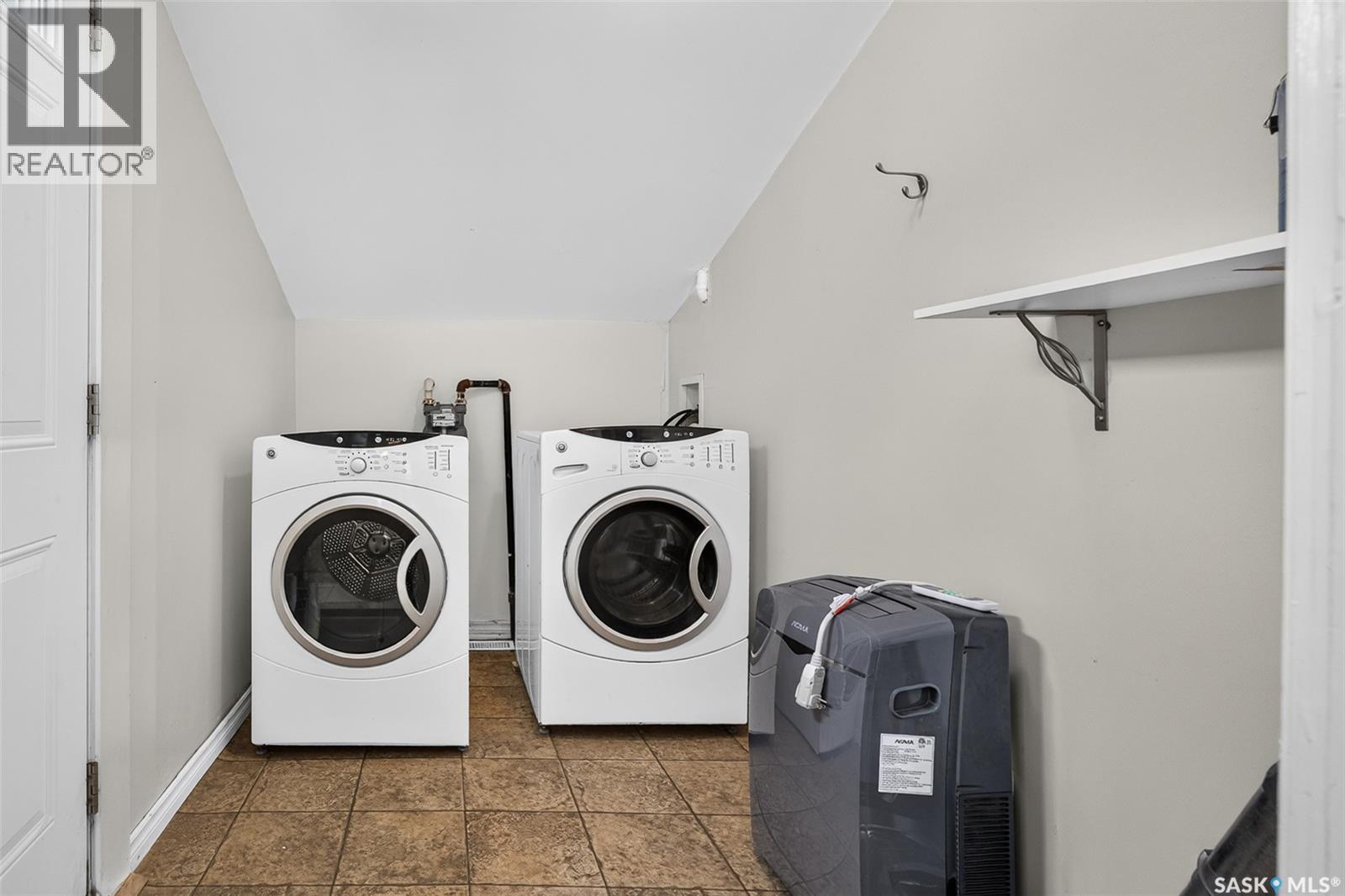 805 Athabasca STREET E - 36
