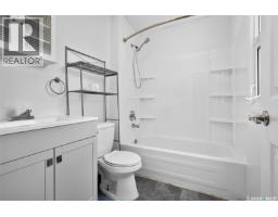 805 Athabasca Street E, Moose Jaw, SK S6H0M6 Photo 32