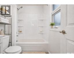 805 Athabasca Street E, Moose Jaw, SK S6H0M6 Photo 35