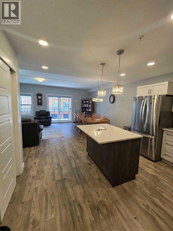 #201 499 Meadow Lake Court E - 3