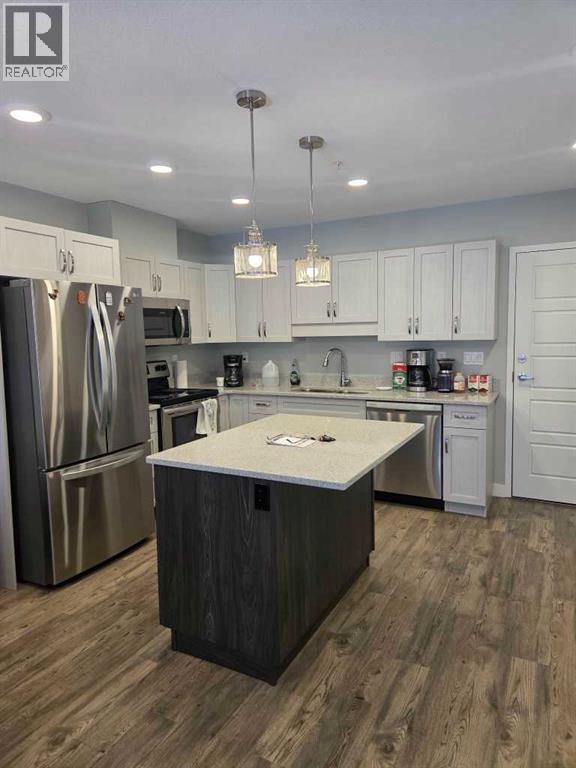 #201 499 Meadow Lake Court E - 2