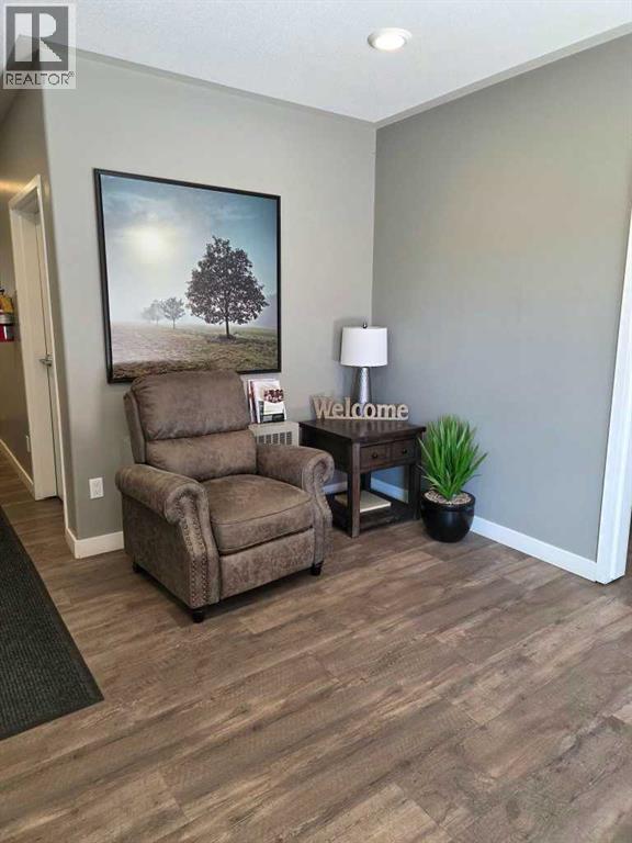 #201 499 Meadow Lake Court E - 17