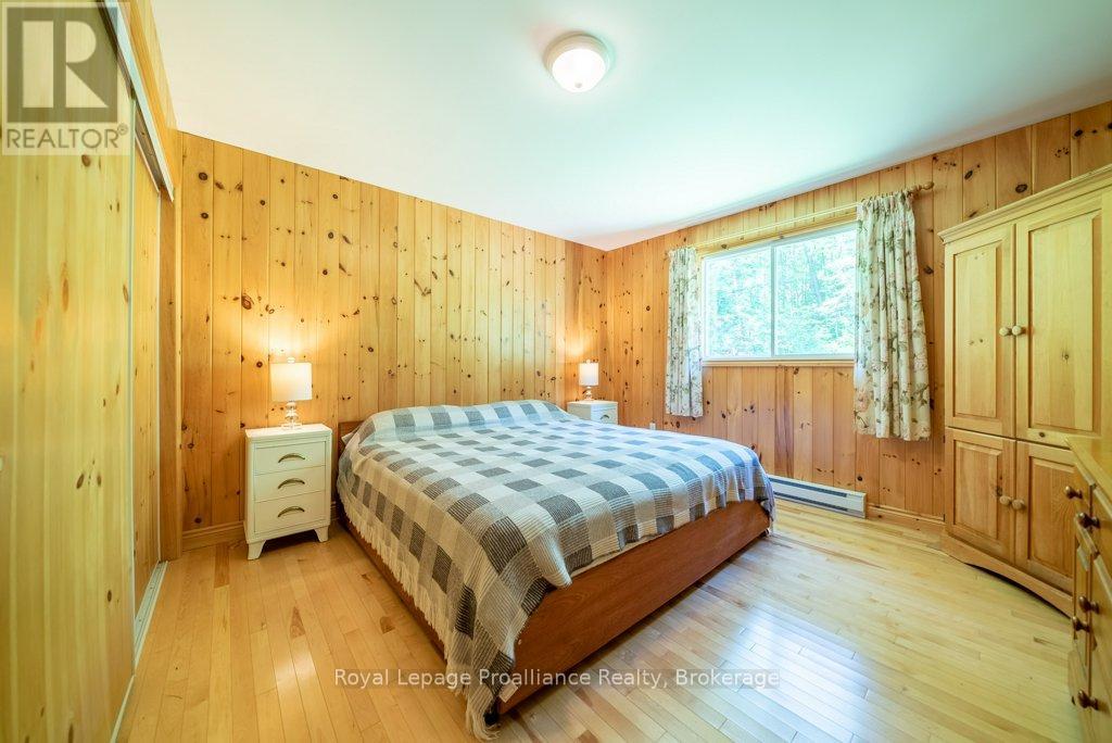 518 WATER ACCESS MAZINAW LAKE - 17