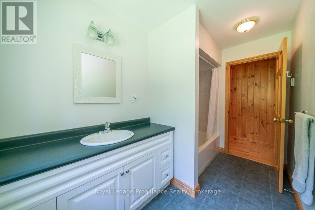 518 WATER ACCESS MAZINAW LAKE - 21