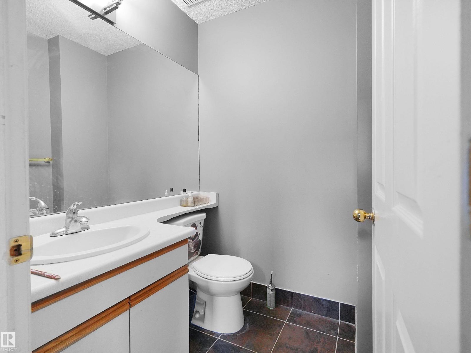 4267 29 AV NW NW — photo 11