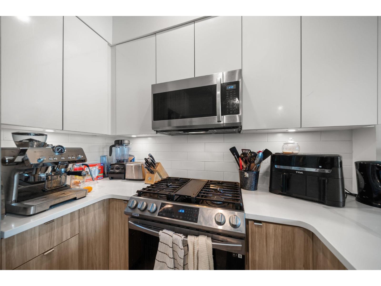3 Bed, 2 Bath Apartment for Sale in Abbotsford – 410 2649 JAMES STREET, Abbotsford – MLS# R3141144 - Image 6