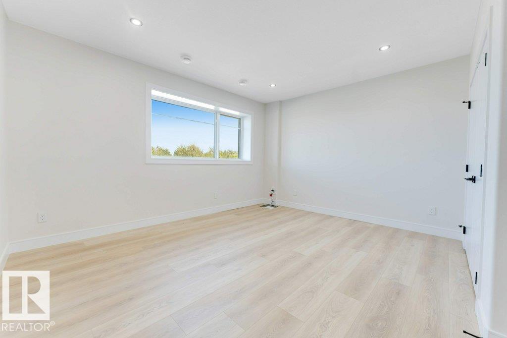 4904 17 AV SW - 29
