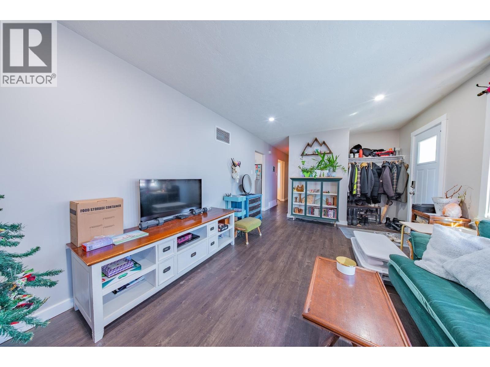 9708 104 AVENUE - 8